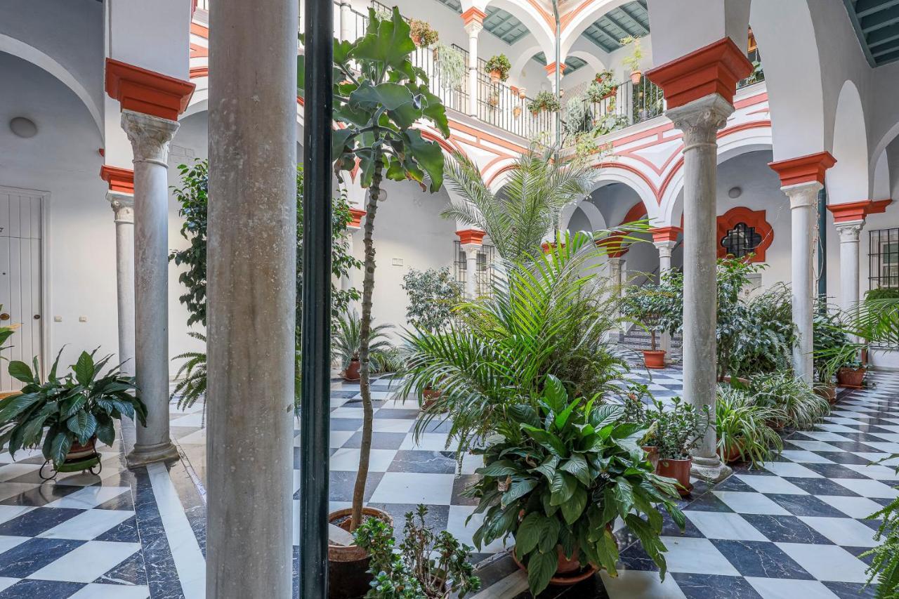 Apt. Casa Palacio Santa Cruz Cathedral Views - Sevilla Kültér fotó