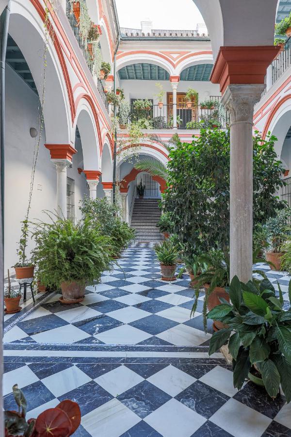 Apt. Casa Palacio Santa Cruz Cathedral Views - Sevilla Kültér fotó